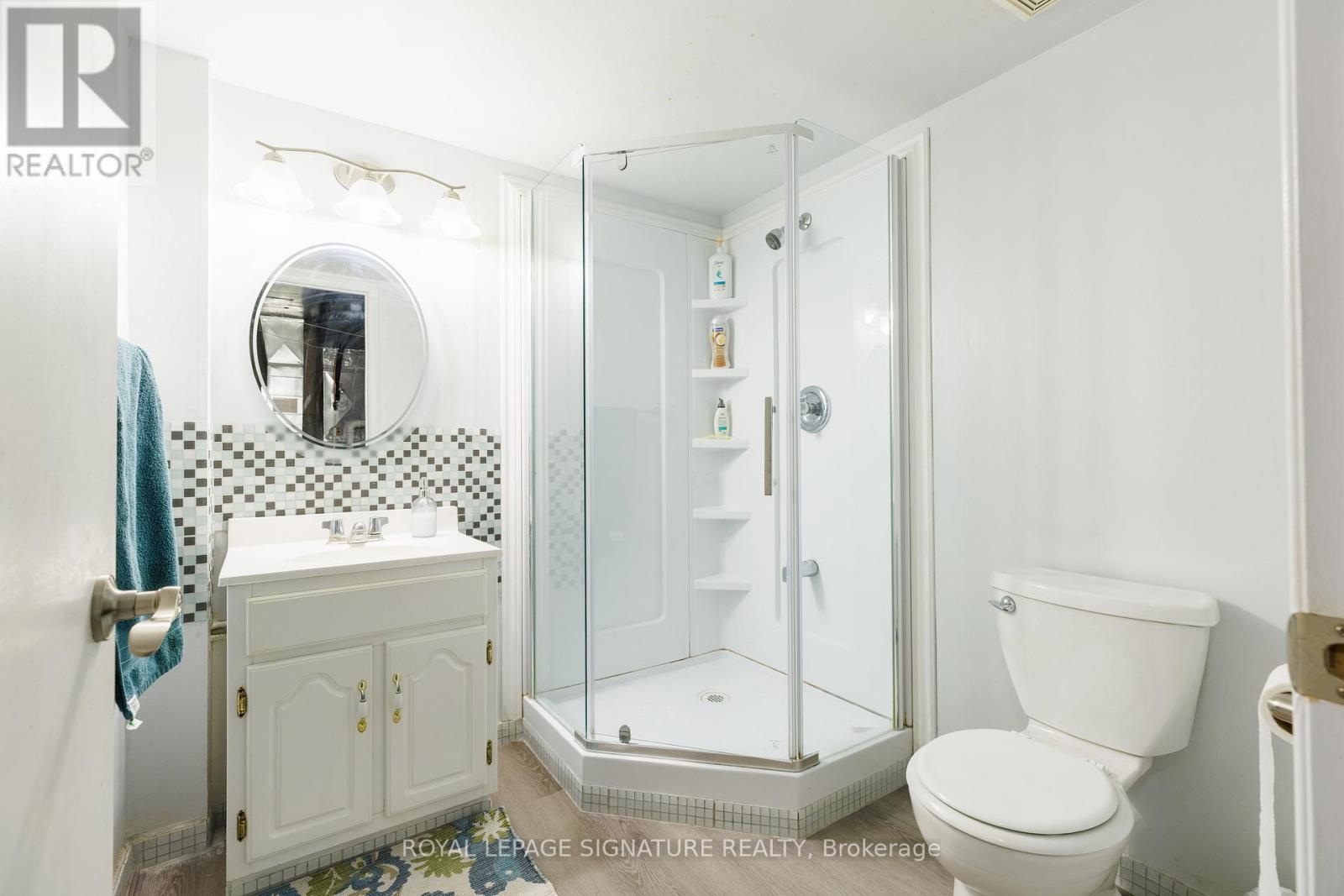 #5 1570 RICHMOND STREET - 21