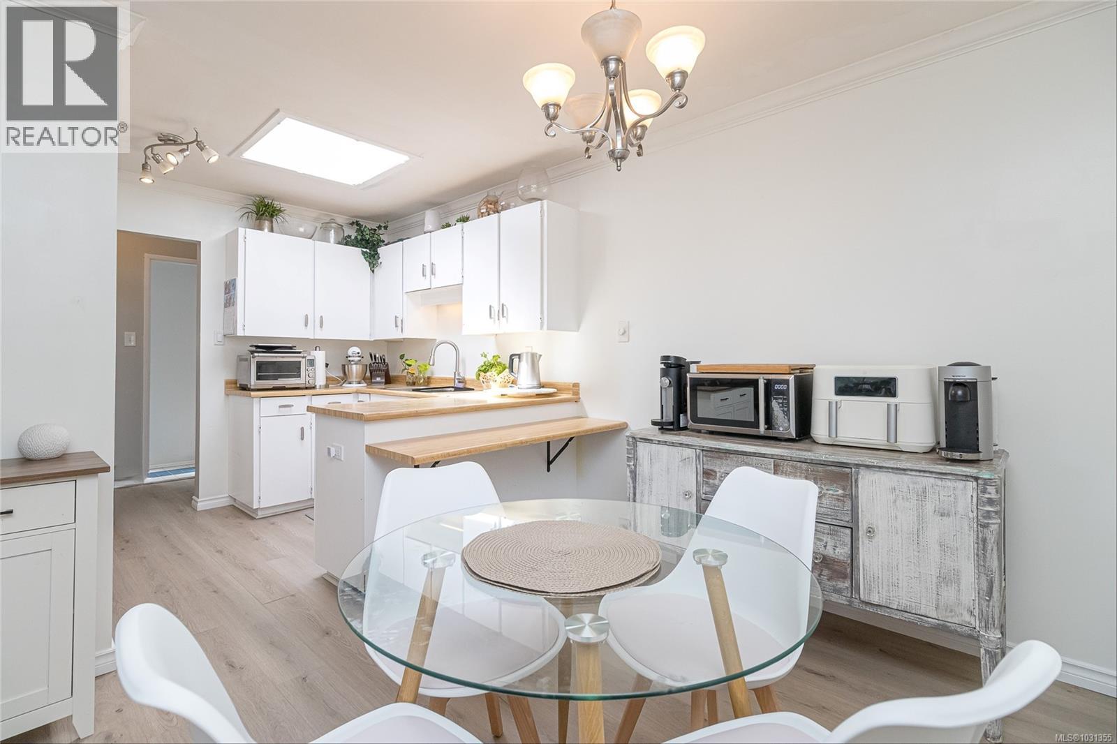 8 1331 Johnson St, Victoria