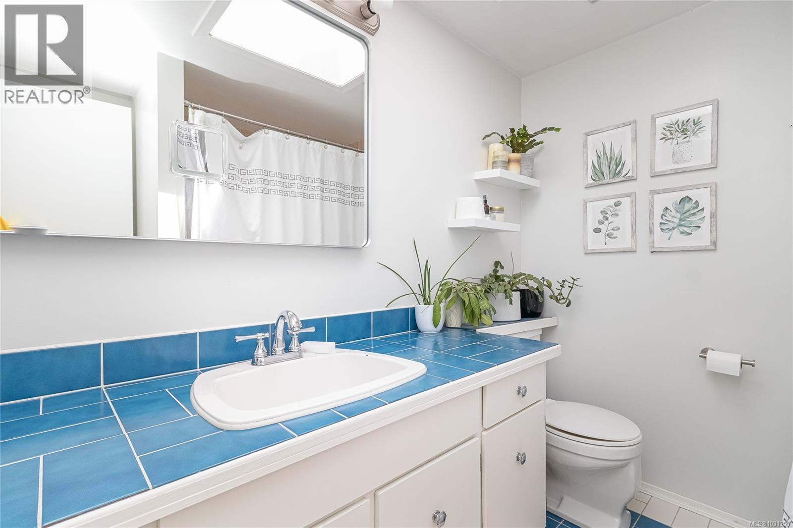 8 1331 Johnson St, Victoria