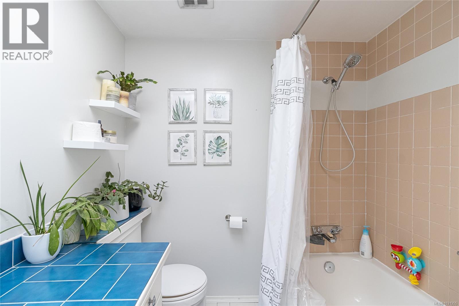 8 1331 Johnson St, Victoria