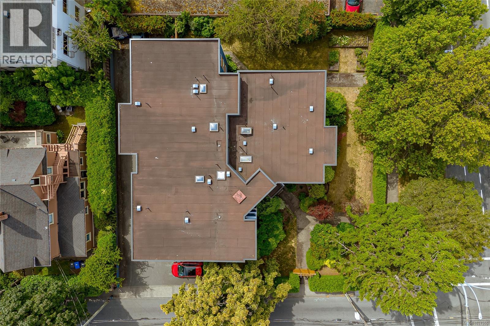 8 1331 Johnson St, Victoria