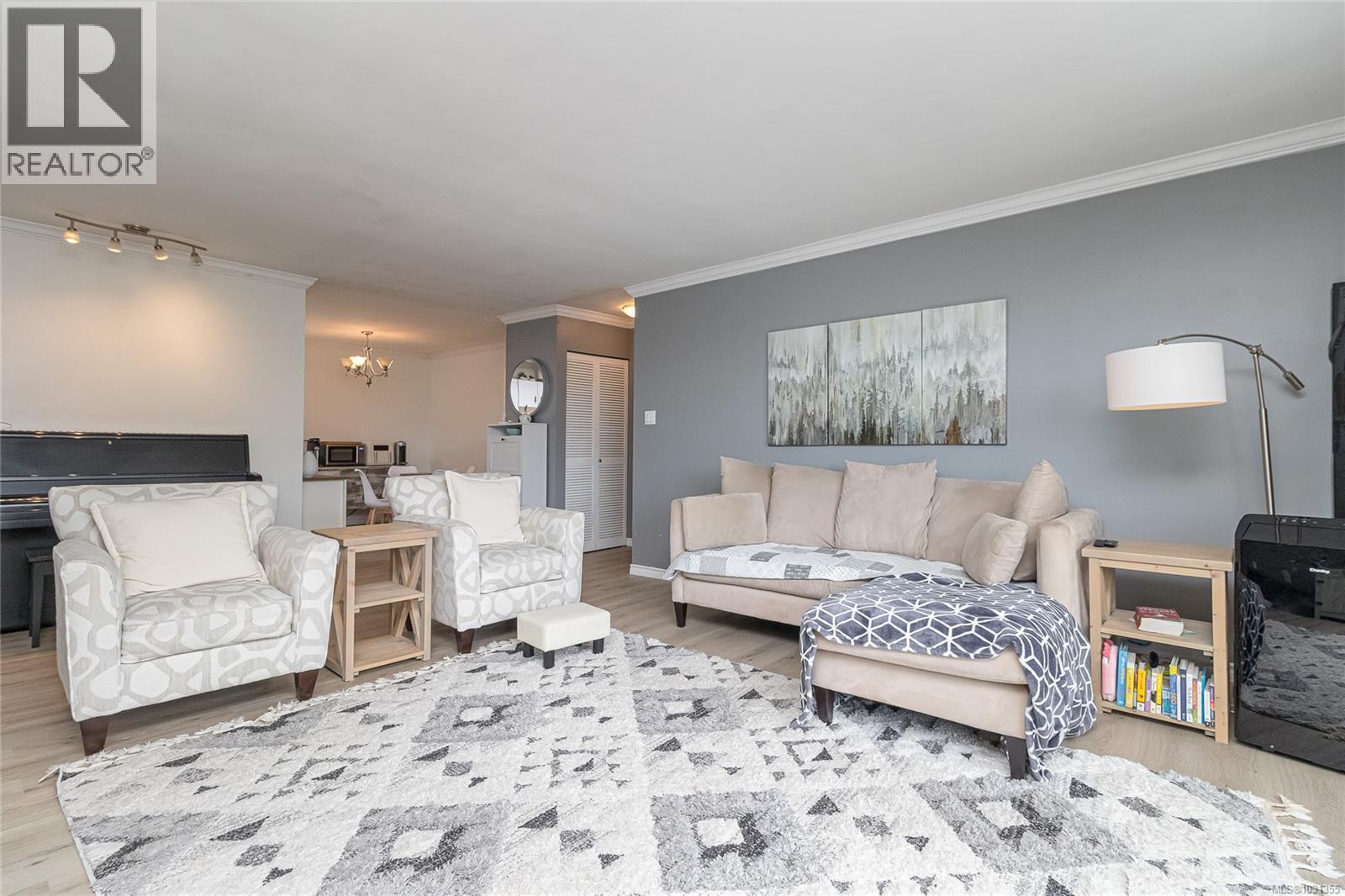 8 1331 Johnson St, Victoria