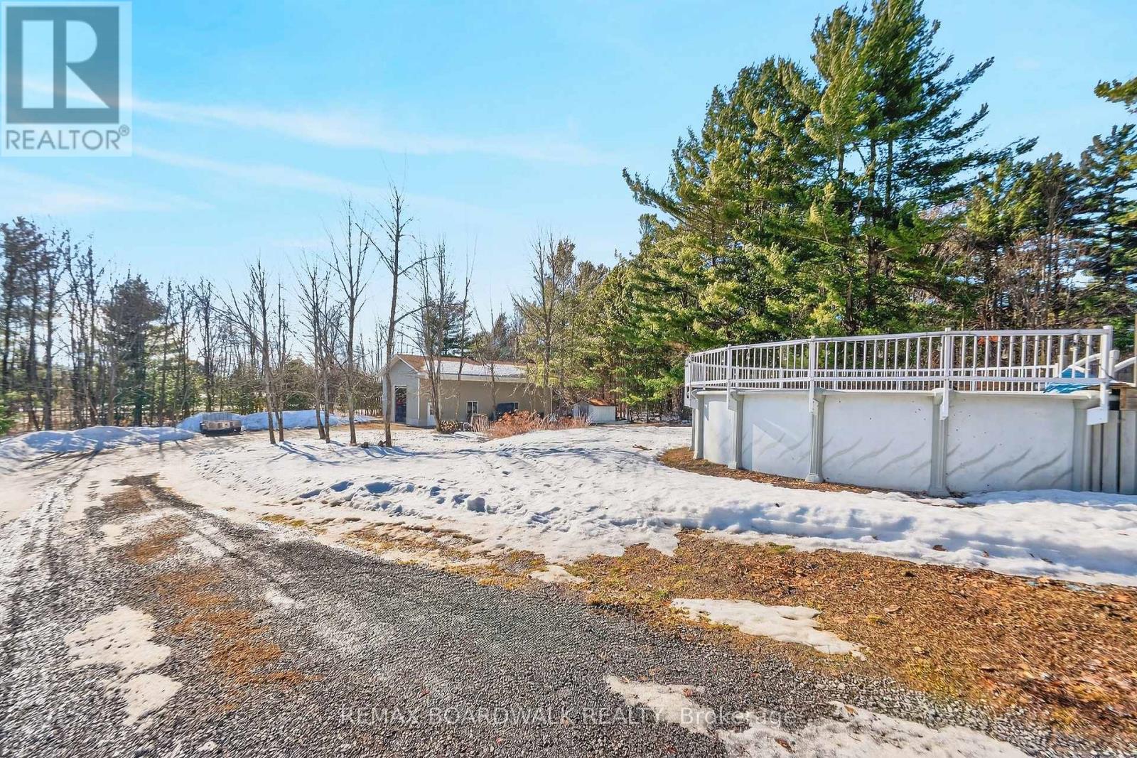 551 MCLACHLAN ROAD - 32