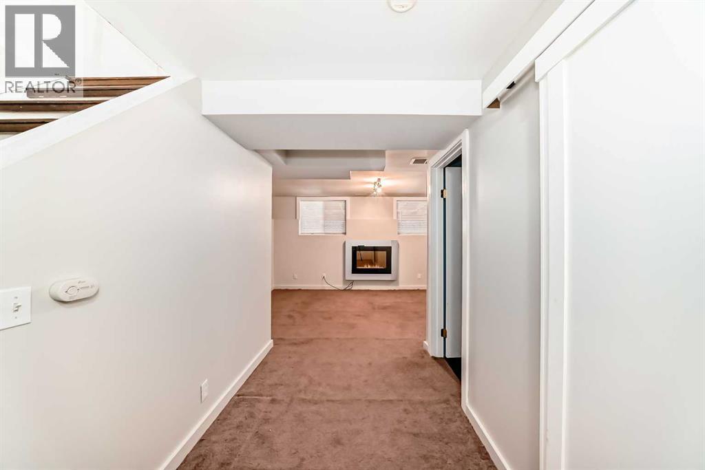 
          80 Hidden Point Northwest
            <br/>
            <span>Calgary</span>
            , 
            <span>AB</span>
             <span>T3A5P5</span>
         - Photo 36