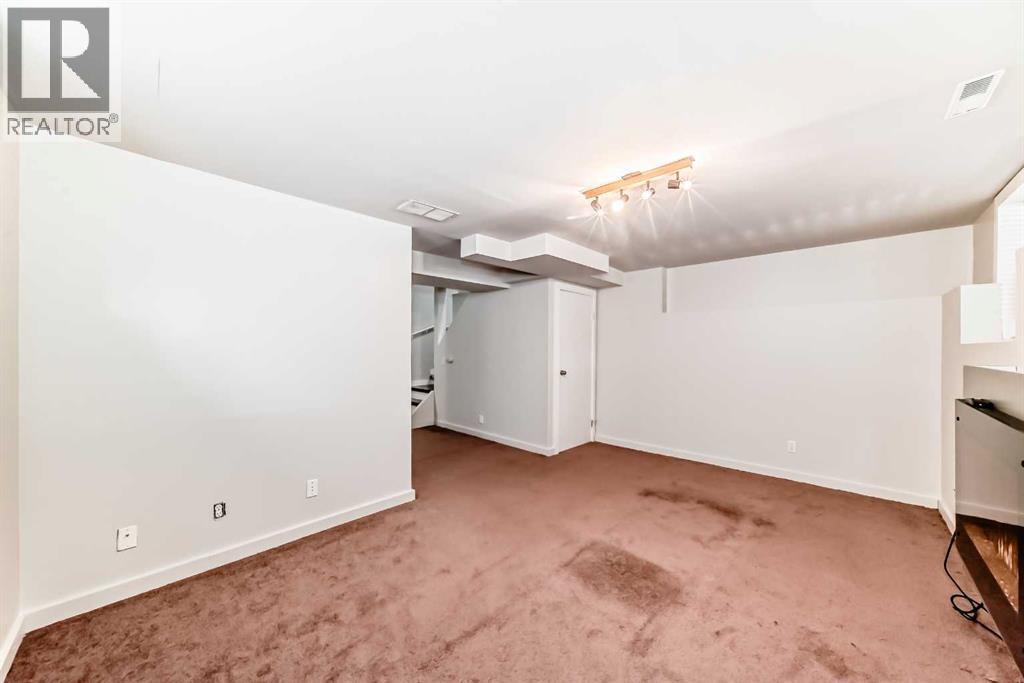 
          80 Hidden Point Northwest
            <br/>
            <span>Calgary</span>
            , 
            <span>AB</span>
             <span>T3A5P5</span>
         - Photo 39