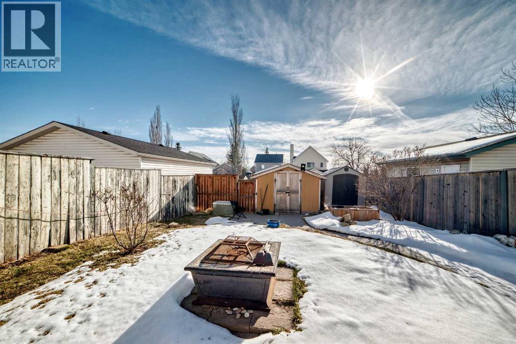 
          80 Hidden Point Northwest
            <br/>
            <span>Calgary</span>
            , 
            <span>AB</span>
             <span>T3A5P5</span>
         - Photo 47