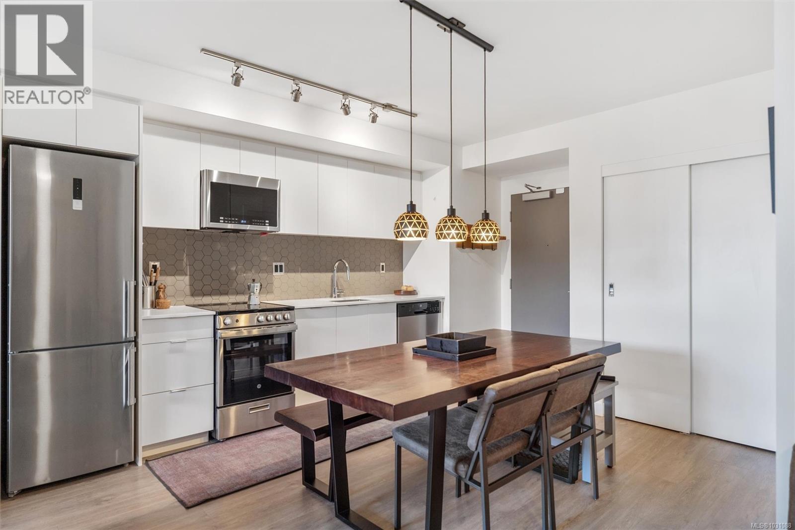 #401 845 Johnson St - 6