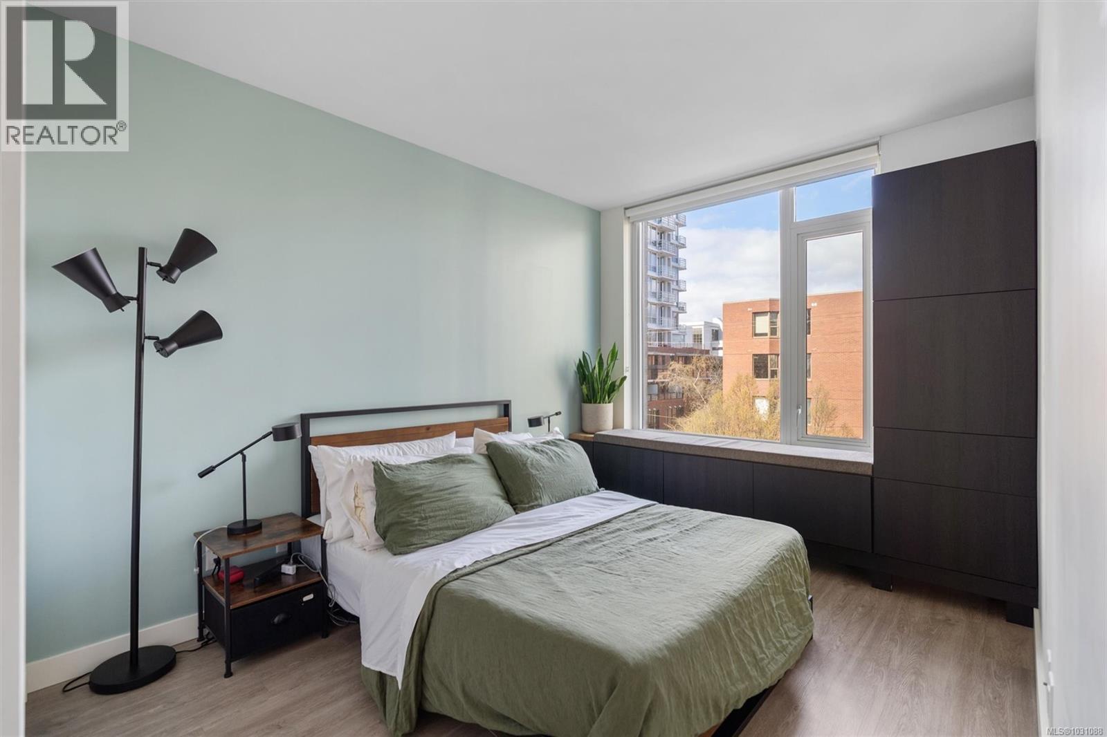 401 845 Johnson St, Victoria