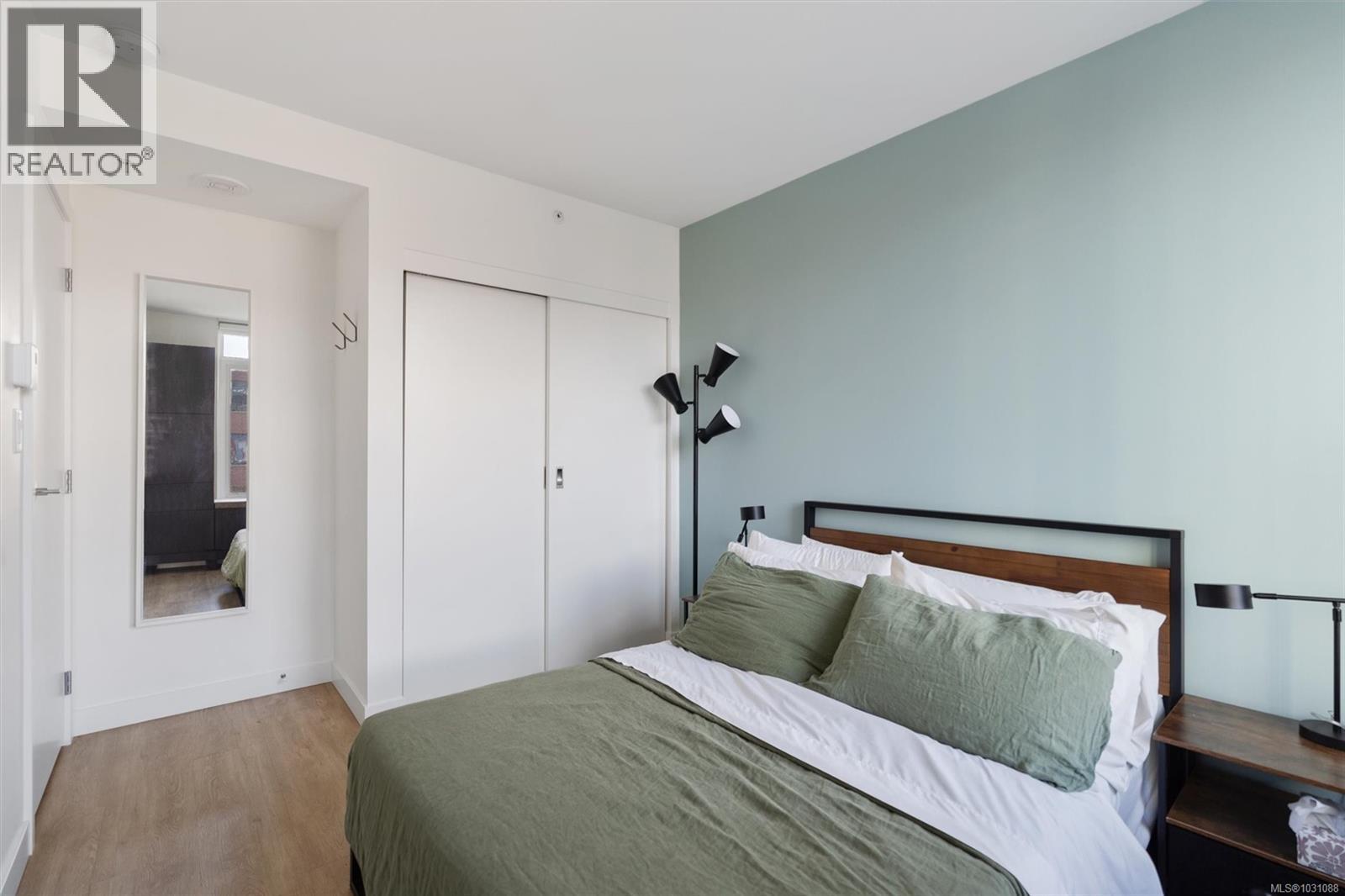 #401 845 Johnson St - 16