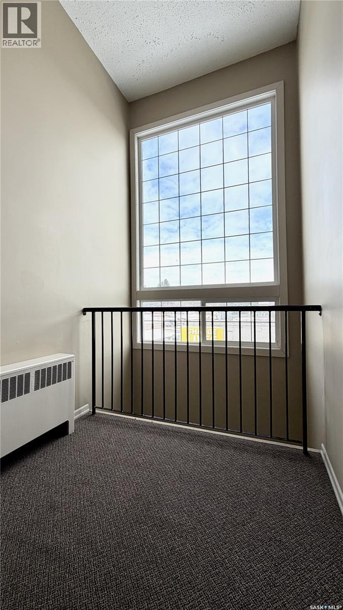 #303 2613 BROADWAY AVENUE - 22