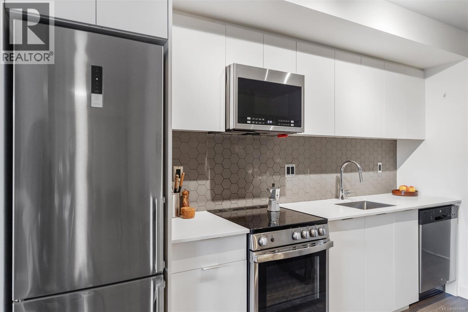 #401 845 Johnson St - 8