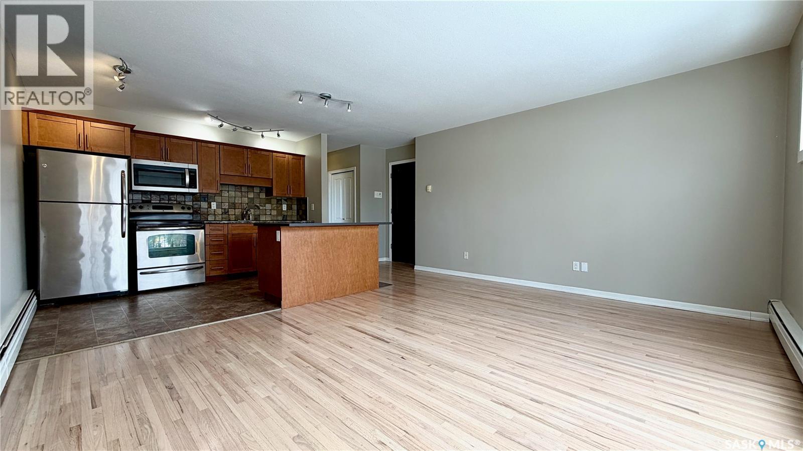 #303 2613 BROADWAY AVENUE - 6