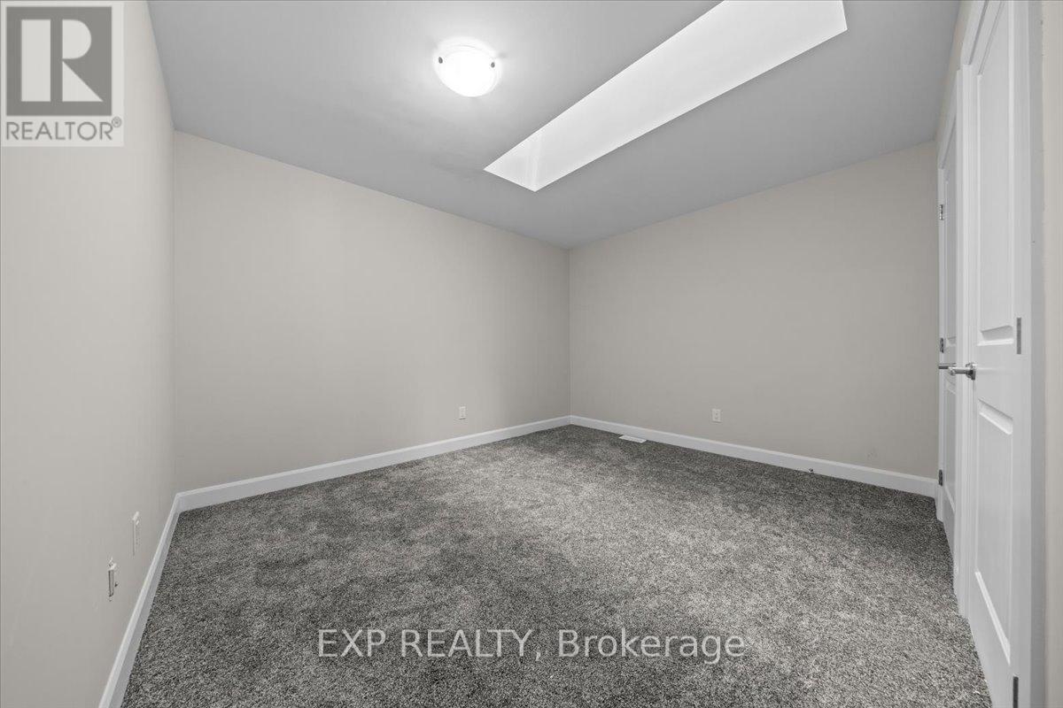 70 EASTWOOD DRIVE - 28