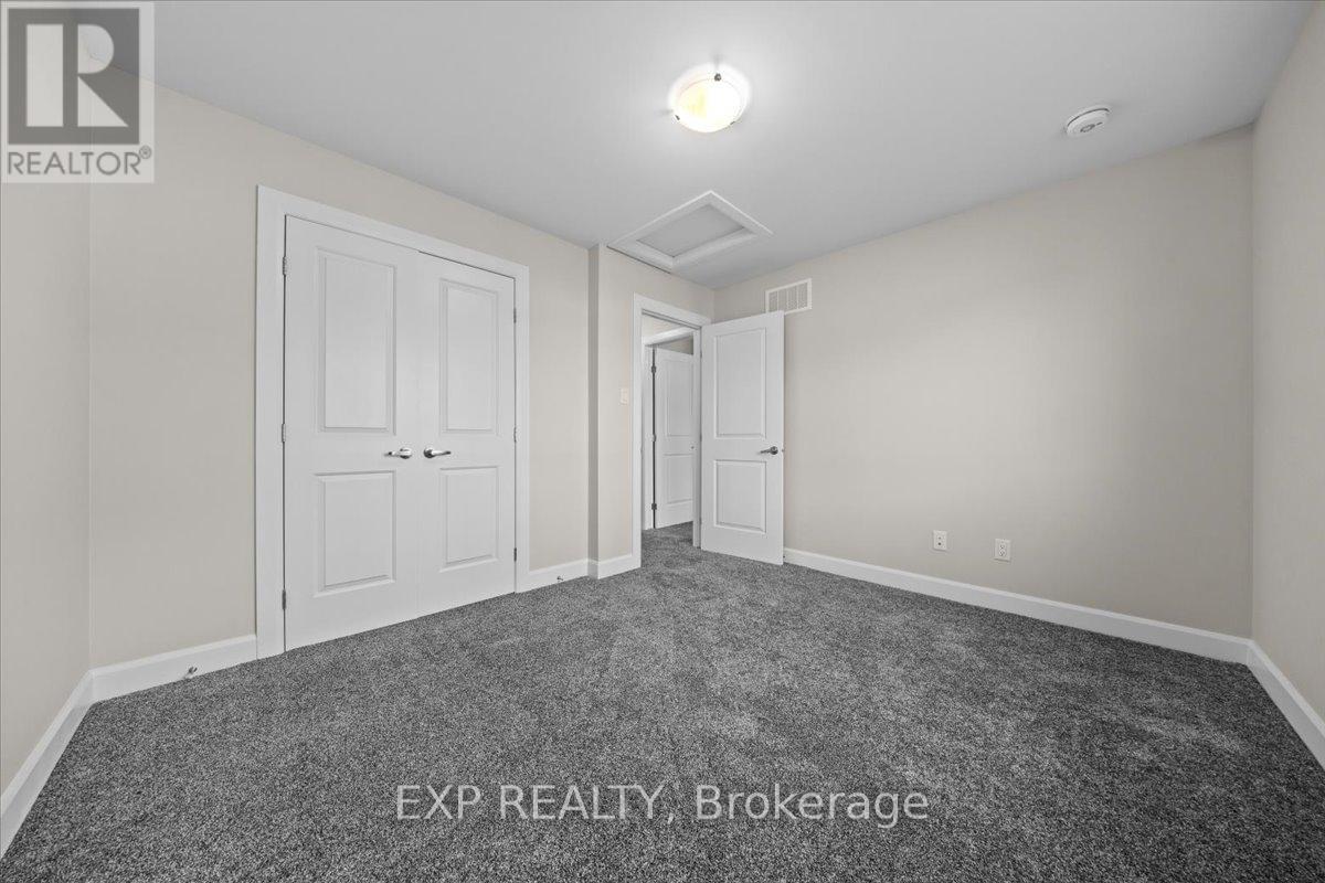 70 EASTWOOD DRIVE - 31