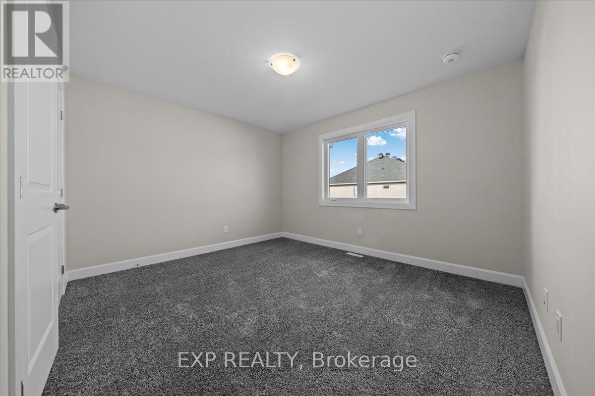 70 EASTWOOD DRIVE - 34