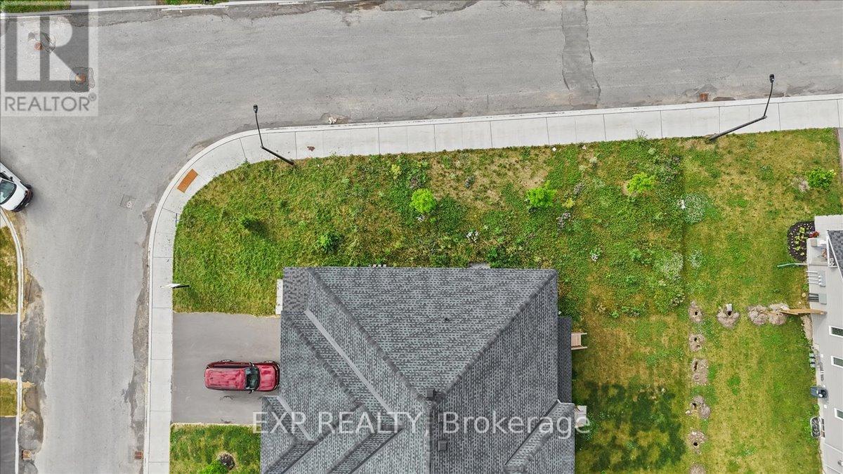 70 EASTWOOD DRIVE - 46