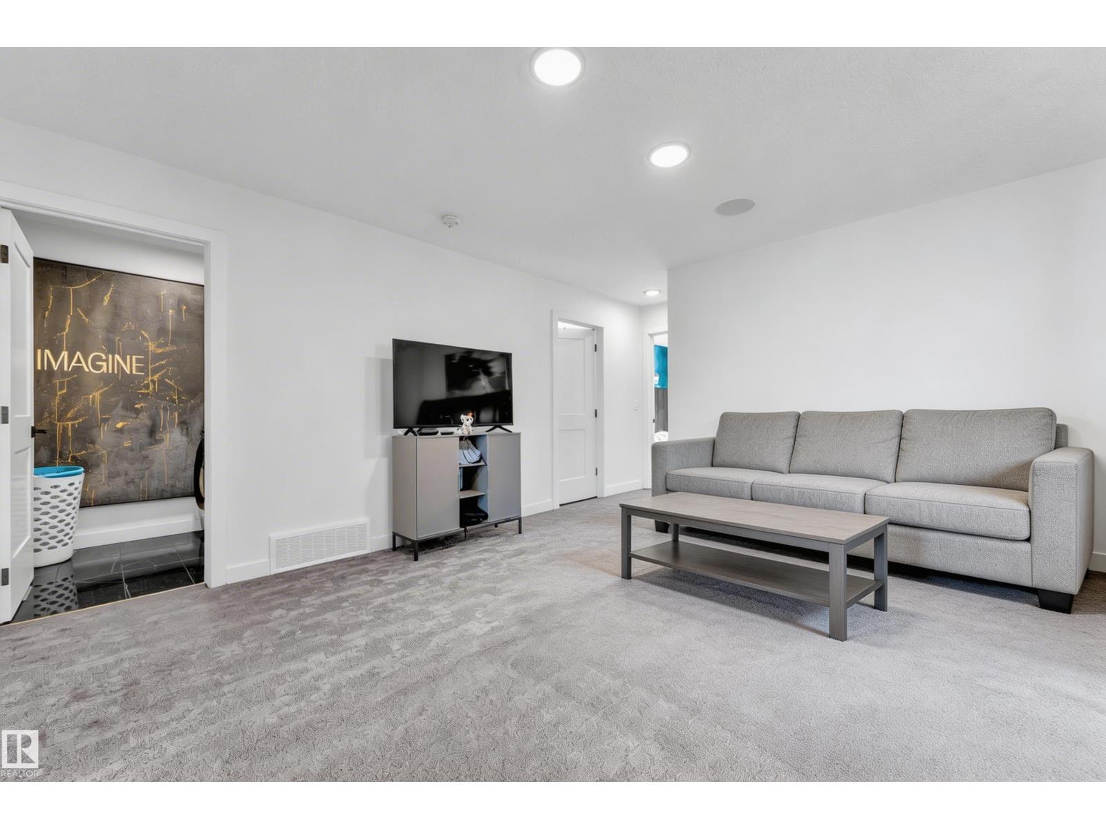 5213 22A AV SW, Edmonton