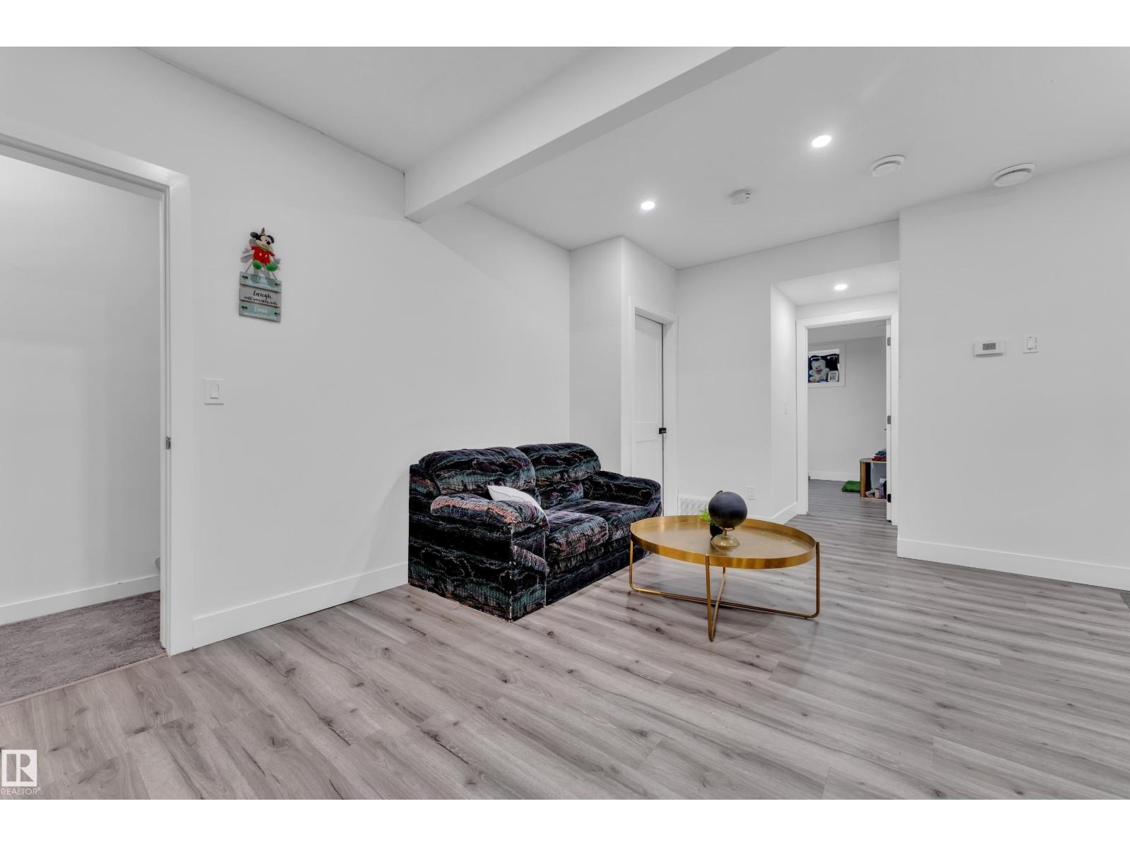 5213 22A AV SW, Edmonton