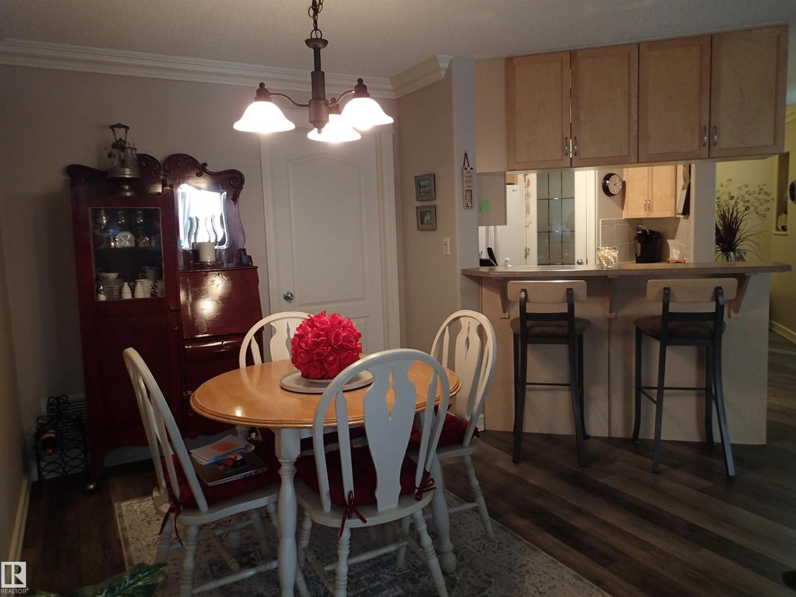 #206 10208 120 ST NW, Edmonton