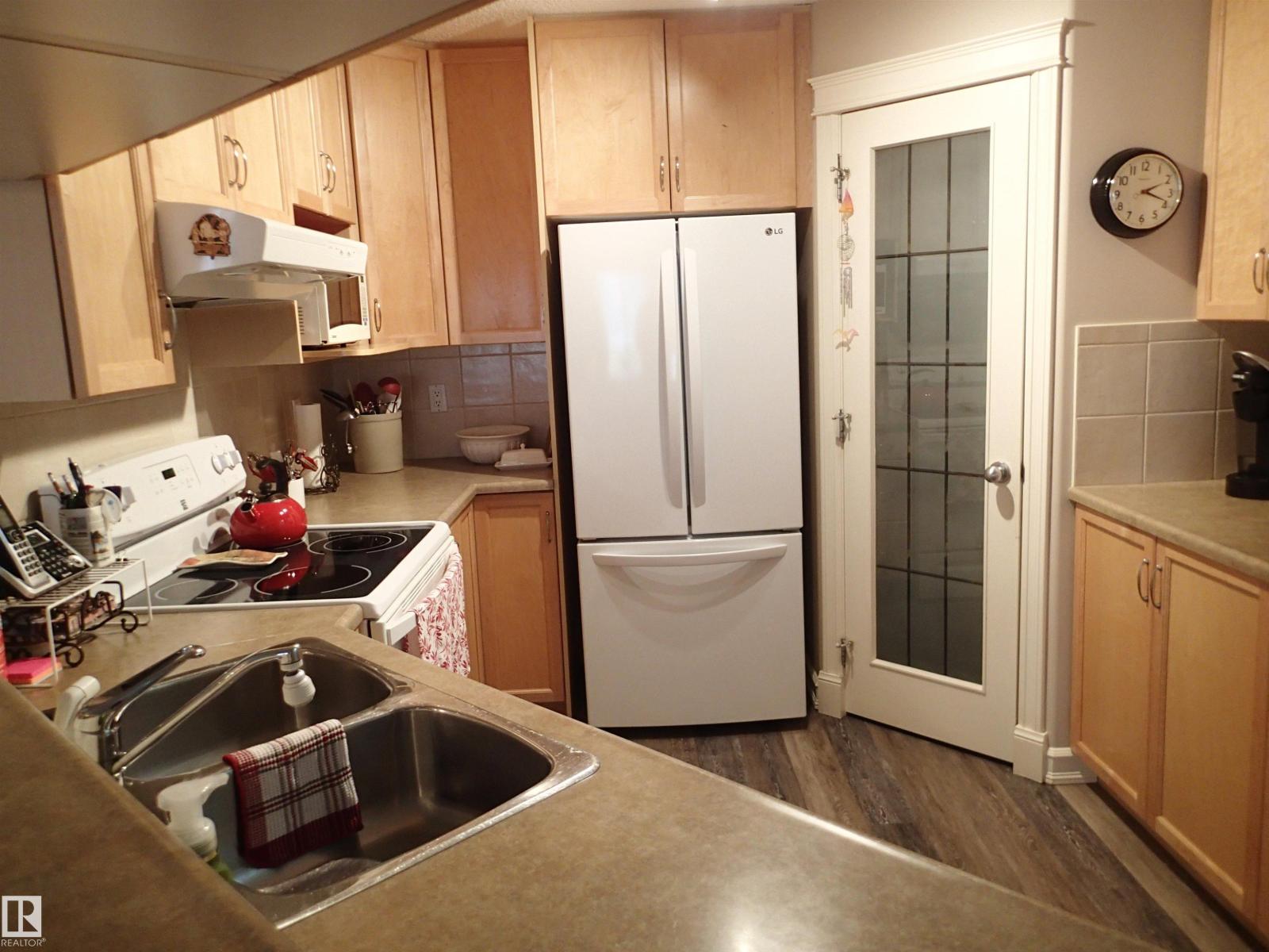 #206 10208 120 ST NW, Edmonton