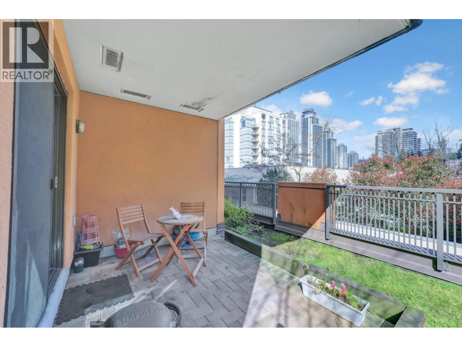 304 511 ROCHESTER AVENUE, Coquitlam