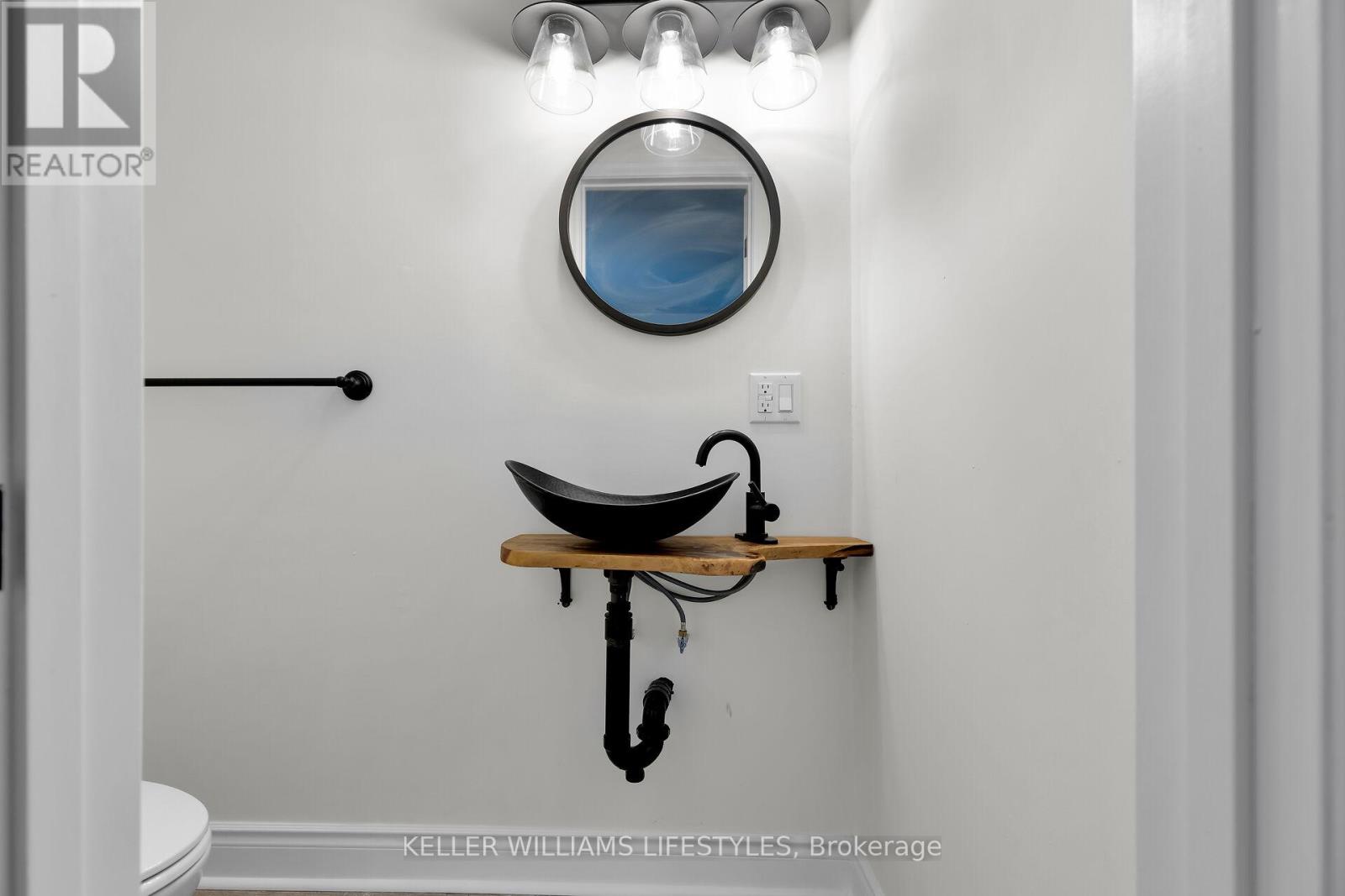 95 JOHN STREET E Property Photo