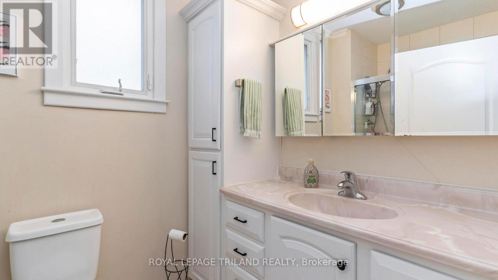 114 ELMWOOD AVENUE E Property Photo