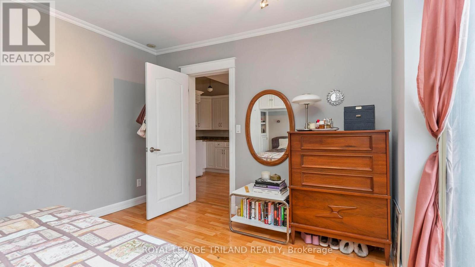 114 ELMWOOD AVENUE E Property Photo