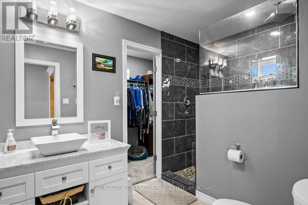 108 DUNDAS STREET - 24