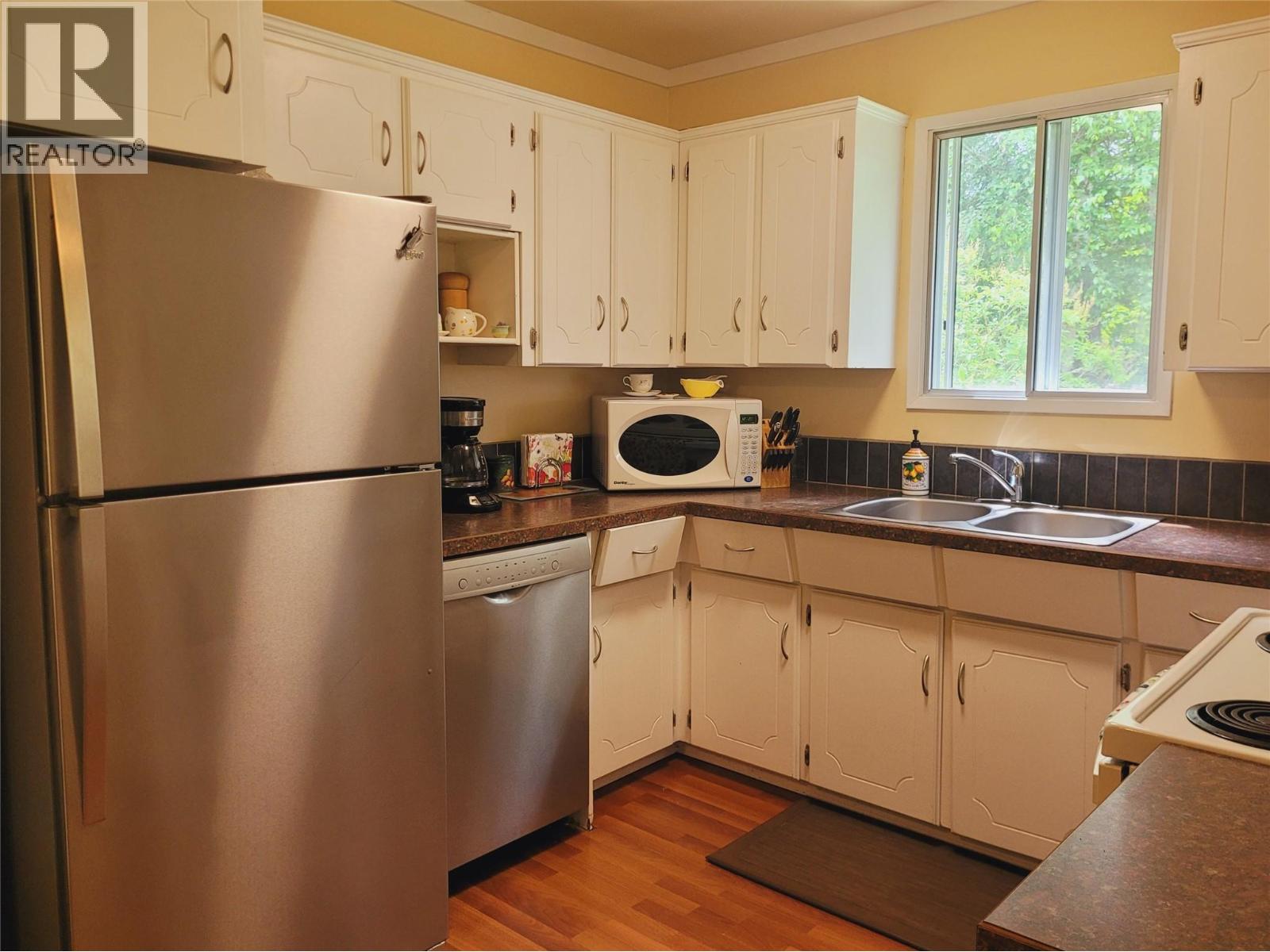 1249 THOMPSON DRIVE - 9