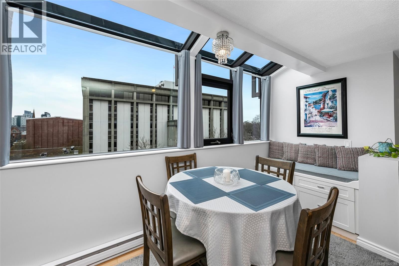 #805 819 BURDETT AVE - 11