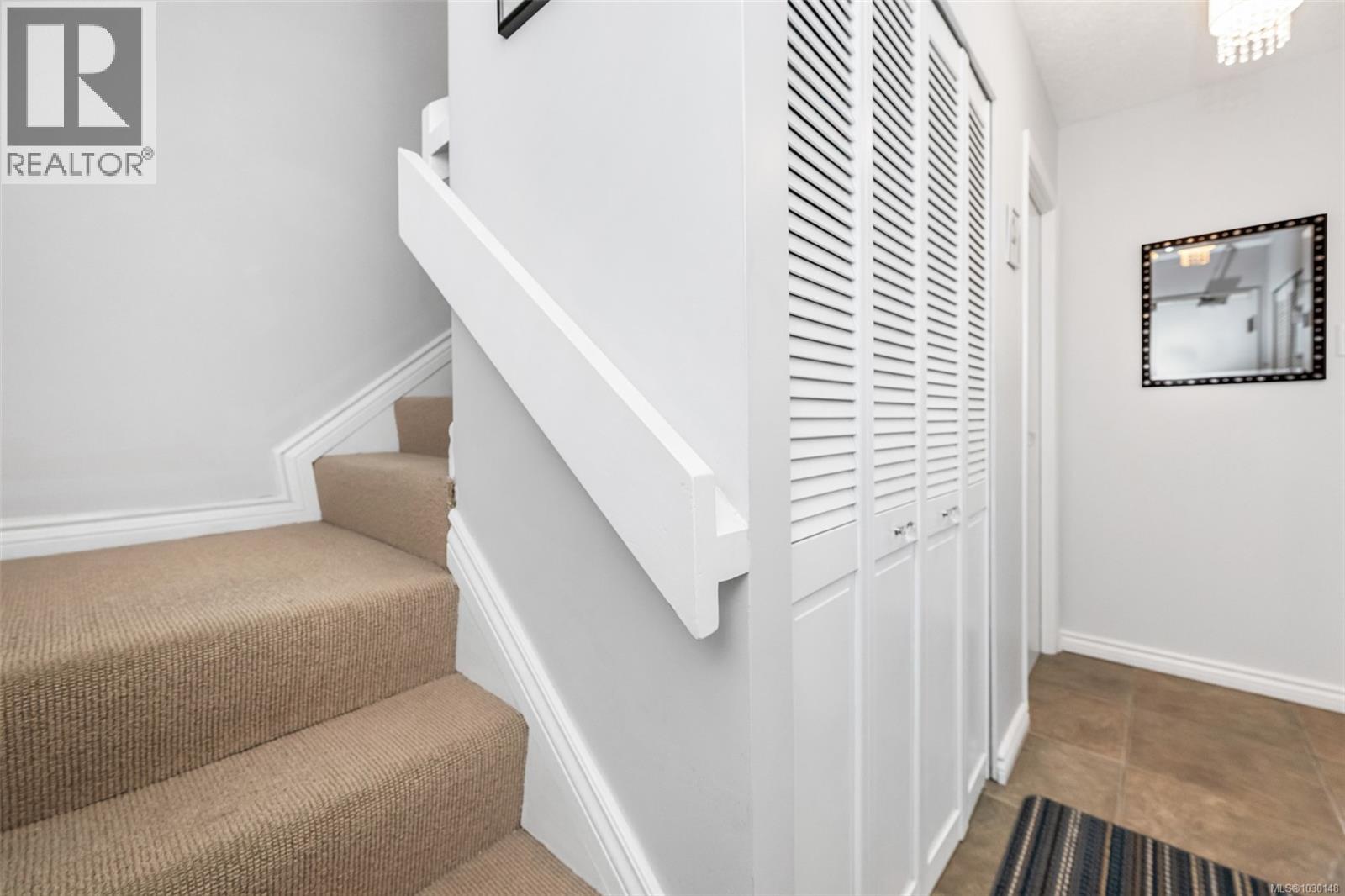 #805 819 BURDETT AVE - 20