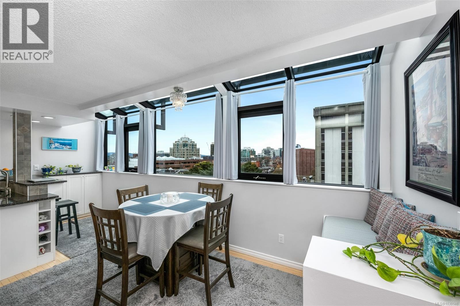 #805 819 BURDETT AVE - 8