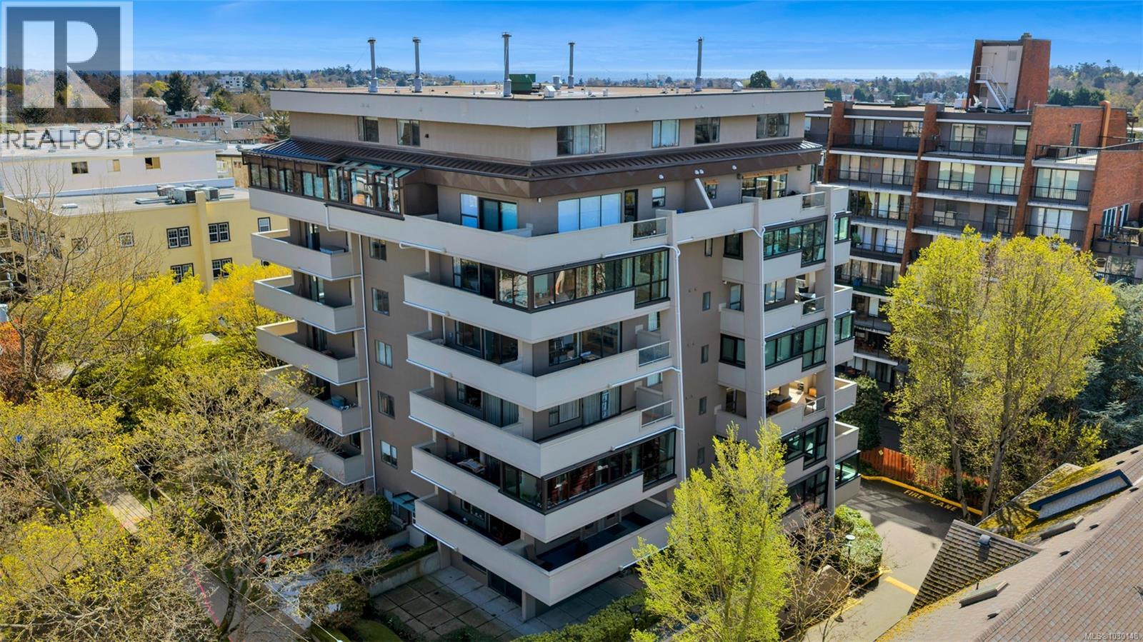 #805 819 BURDETT AVE - 47