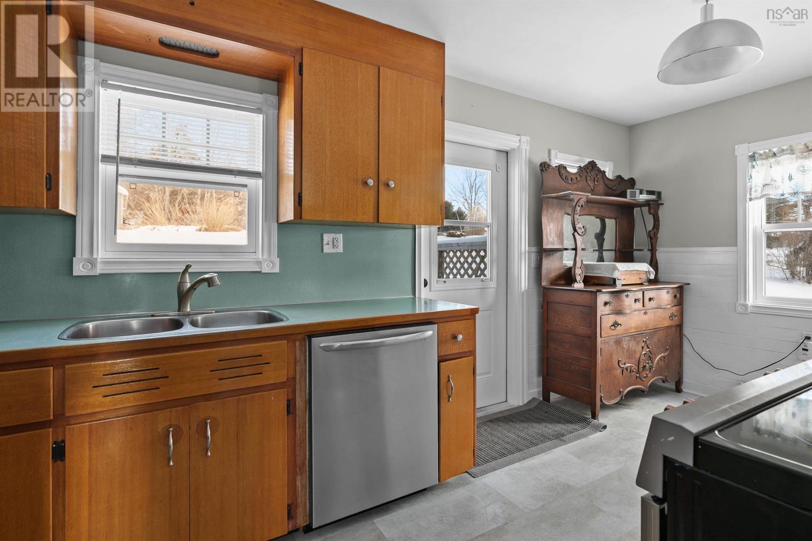 Property 18 of 36 of 4642 Highway 3