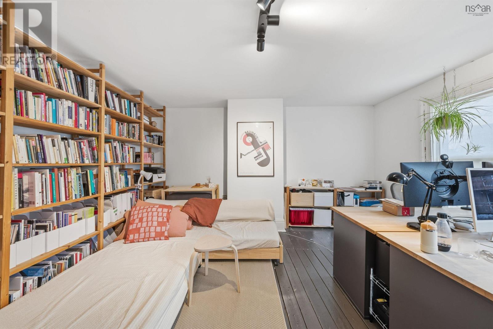 Property 24 of 38 of 2464 Creighton Street