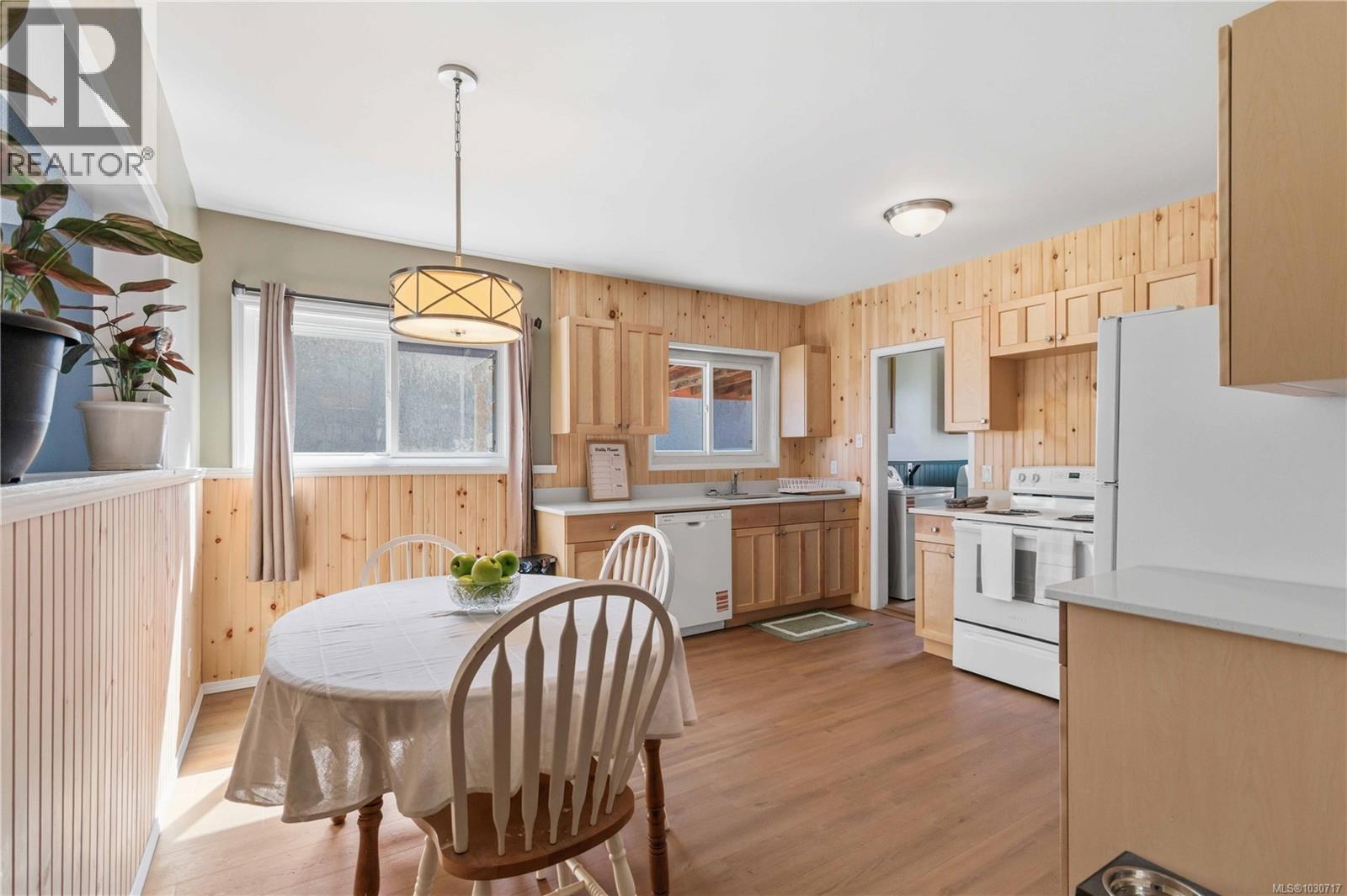 938 Hereward Rd, Victoria