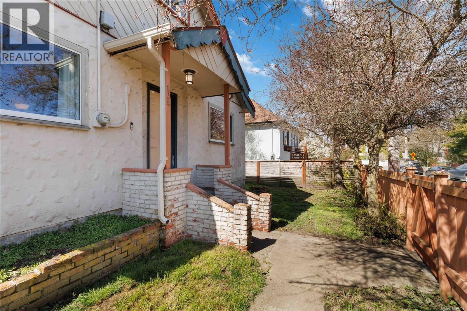 938 Hereward Rd, Victoria