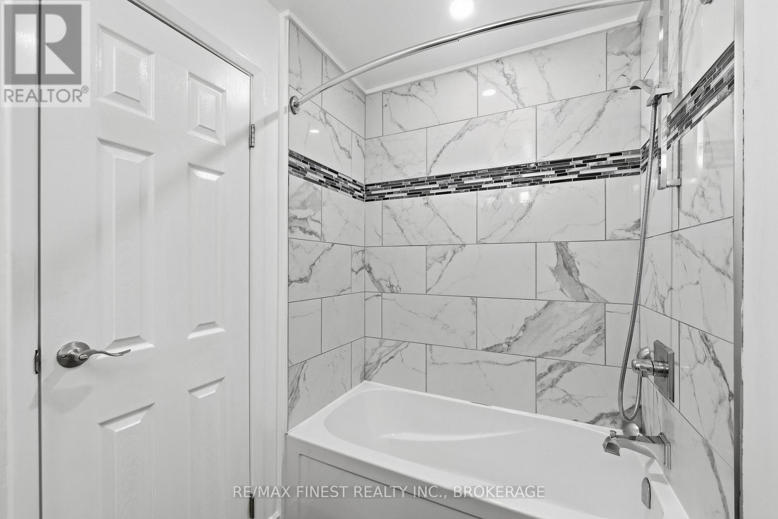 295 OWENS CRESCENT — photo 22