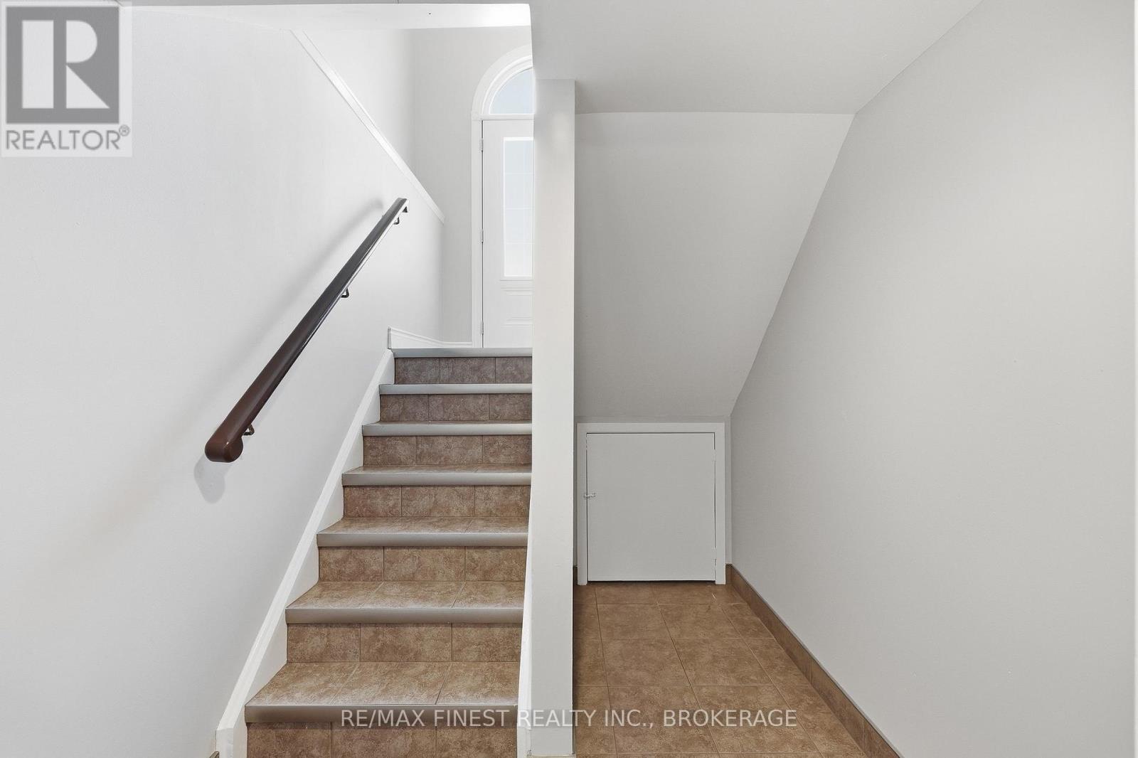 295 OWENS CRESCENT — photo 29