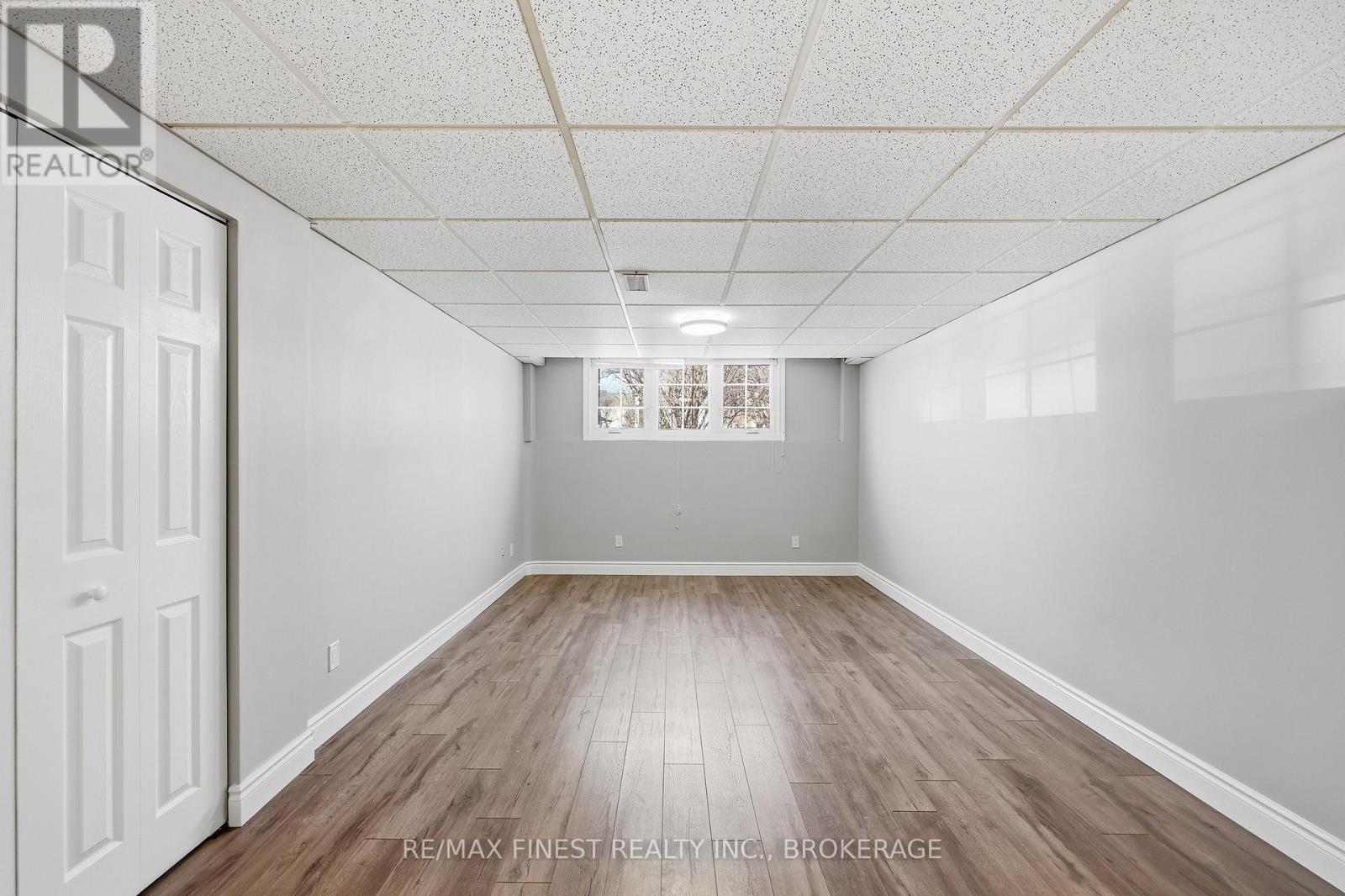 295 OWENS CRESCENT — photo 35