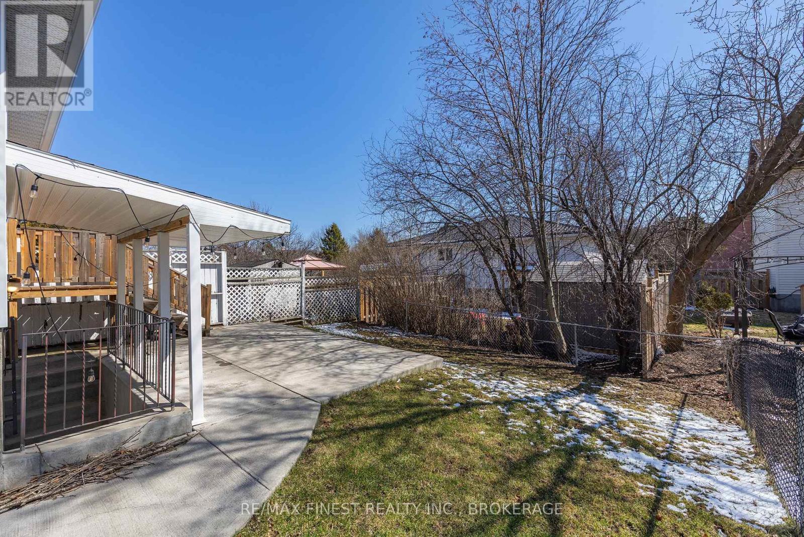 295 OWENS CRESCENT — photo 44