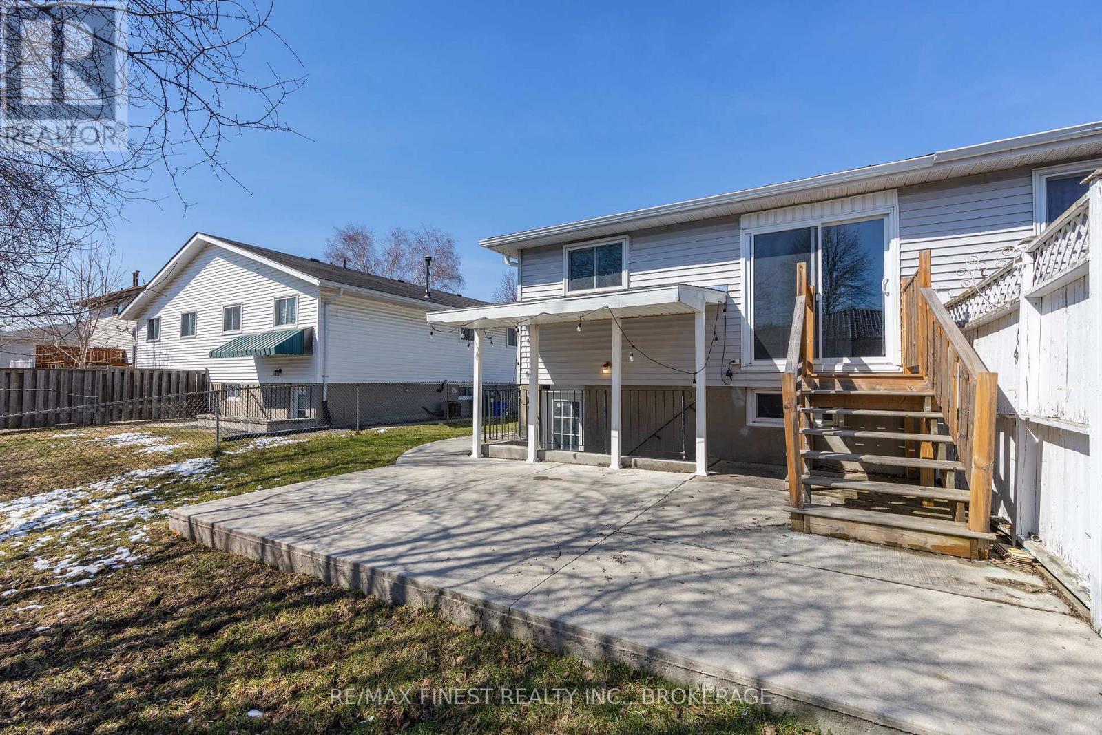 295 OWENS CRESCENT — photo 47