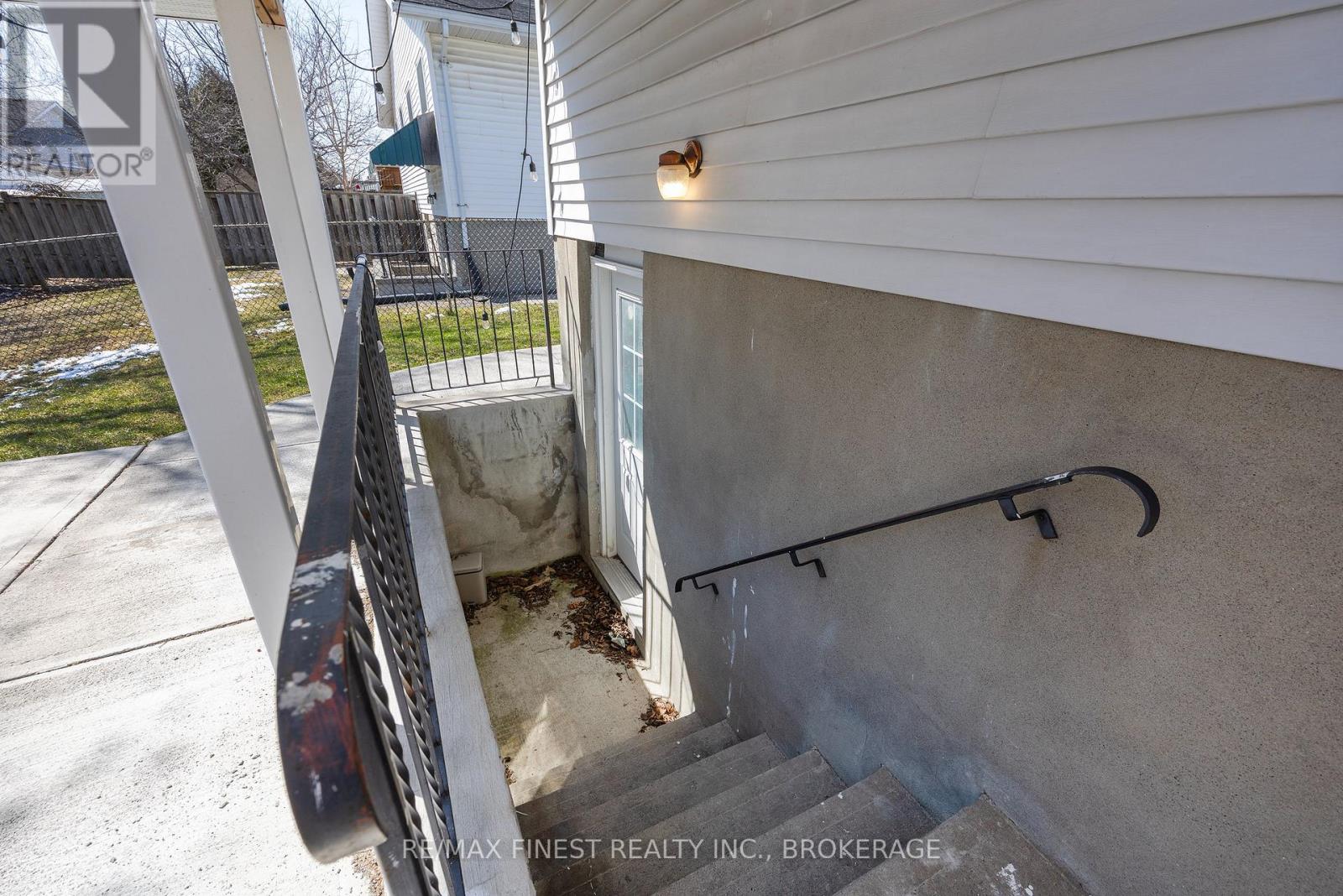 295 OWENS CRESCENT — photo 48