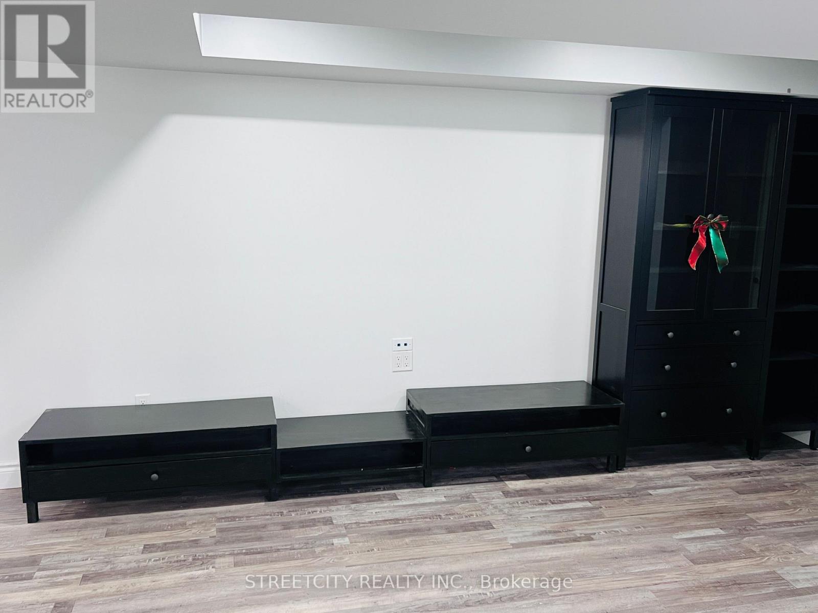 1279 ALDERSBROOK ROAD Property Photo