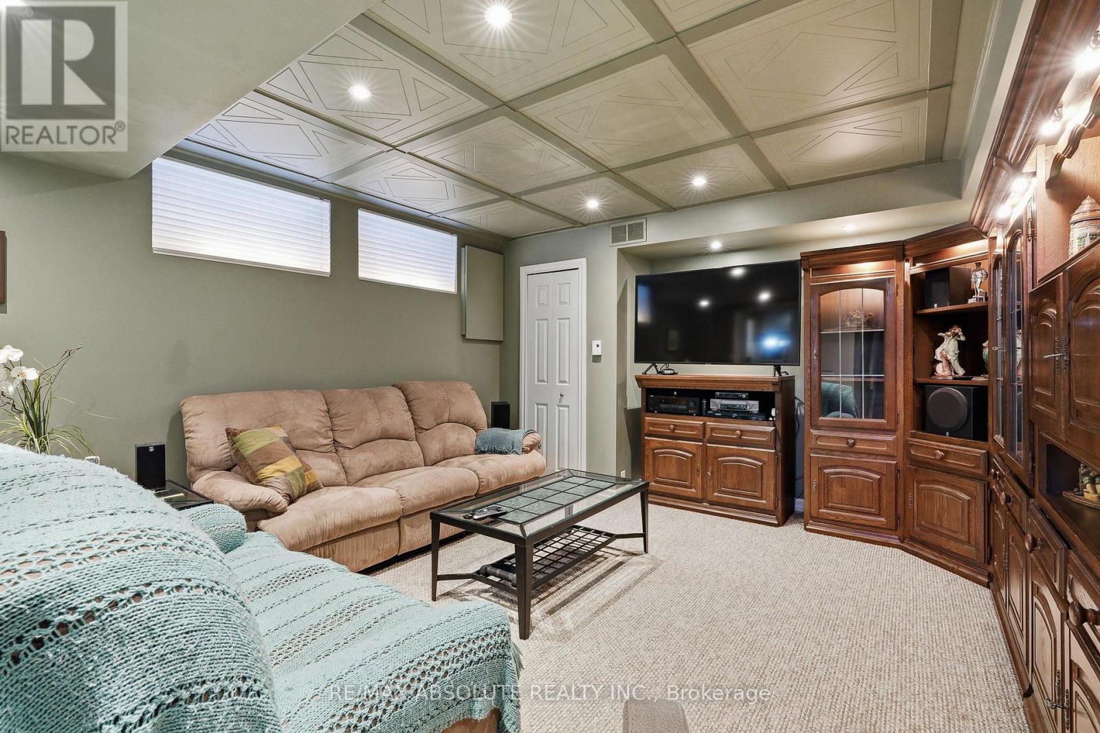 1594 ST GEORGES STREET — photo 25