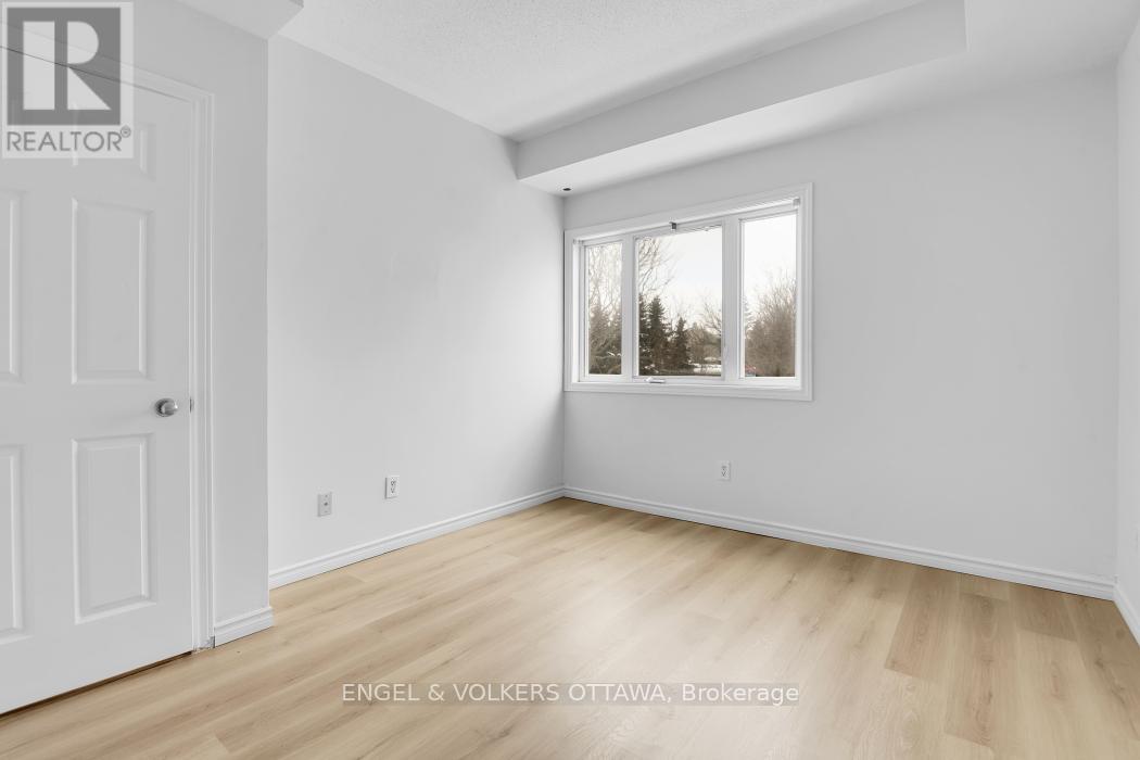 #5 165 WATERBRIDGE DRIVE - 11