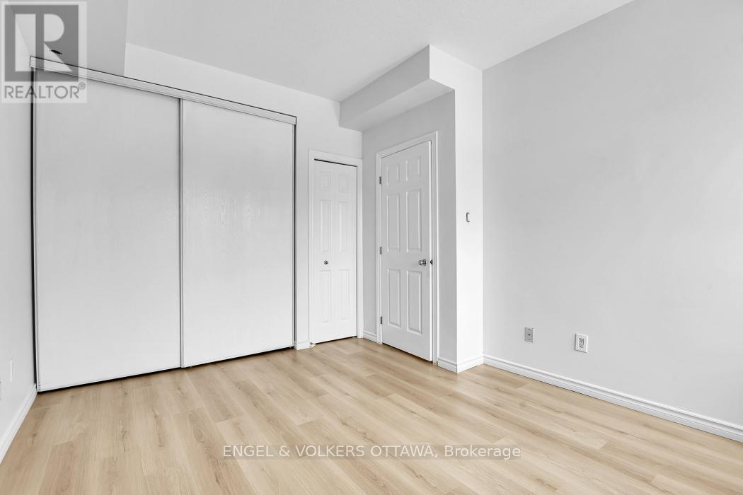 #5 165 WATERBRIDGE DRIVE - 12