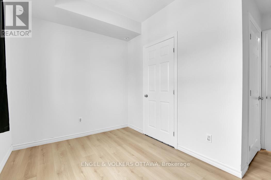 #5 165 WATERBRIDGE DRIVE - 14