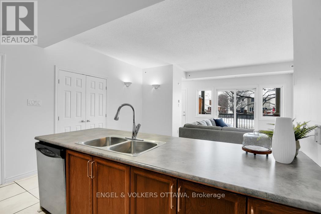 #5 165 WATERBRIDGE DRIVE - 9
